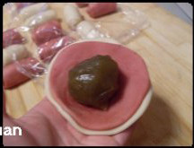 12、荷花酥,放40克豆沙馅；