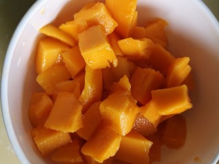 16、芒果慕斯盒,芒果切丁