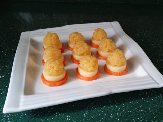 12、磷虾仁玉子豆腐#宝宝辅食#,做好是这样的,还将剩余的肉团做了水汆蛋黄磷虾丸子