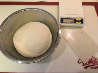 12、奶酪面包圈,时间到准备好秤子跟切板