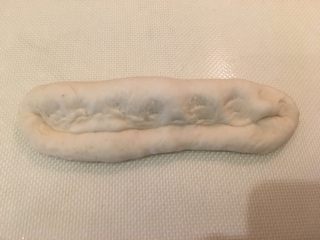 26、奶酪面包圈,上部往中心折压紧