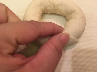 33、奶酪面包圈,用扇形包起来