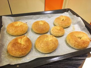 43、奶酪面包圈,烤好了！取出放凉！