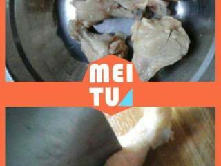 1、外脆内嫩KFC,煮熟，用刀划一刀