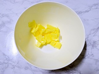2、奶油曲奇,黄油提前室温软化