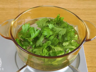 3、土豆曲奇12m+,芹菜叶焯水~