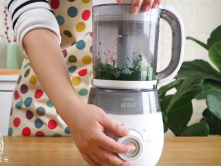 4、土豆曲奇12m+,放入辅食机搅打成泥~