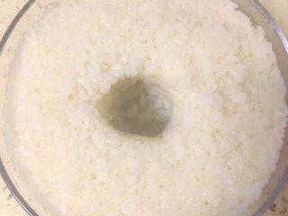 10、酒酿,中间挖一个大洞。