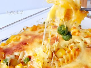 8、宝宝辅食：南瓜田园焗意面,扒拉几下就吃完啦