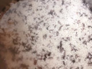 4、紫米酒酿,加水泡一夜