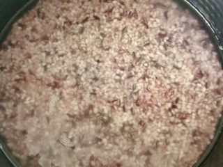 5、紫米酒酿,放锅里加水煮熟，也可以蒸熟