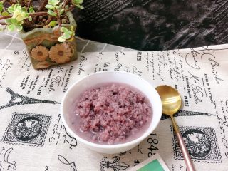 13、紫米酒酿,可以做各种酒酿的美味，酒酿小圆子、酒酿酸奶，酒酿鸡蛋等等…