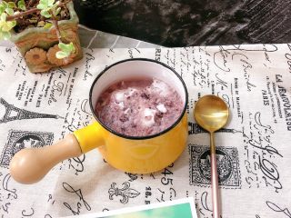 14、紫米酒酿,我做了一个酒酿鸡蛋，好吃????