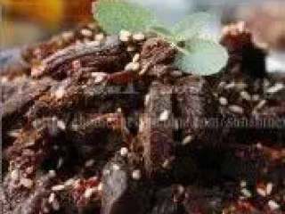 6、麻辣牛肉丝,当做零食吃还不错哦。