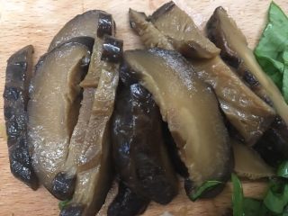 5、杂蔬饭团一让你孩子爱上吃饭,熟香菇3朵切碎