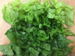 6、杂蔬饭团一让你孩子爱上吃饭,切碎的油麦菜