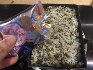 14、杂蔬饭团一让你孩子爱上吃饭,可以直接吃的，倒进饭里就好