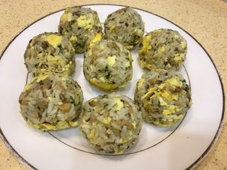 18、杂蔬饭团一让你孩子爱上吃饭,可以做8个