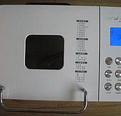 16、紫薯红豆沙吐司,烘烤35分钟。烘烤完毕，立刻取出，放在烤架上晾凉。