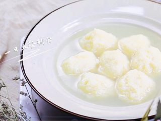 8、白菜鱼丸 宝宝健康辅食,龙利鱼+鸡蛋,完成。