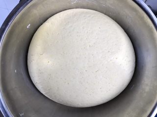 6、以假乱真的梨子馒头,发酵好的面团
