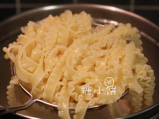 6、地中海番茄酸豆意面,煮熟的意面捞出沥水