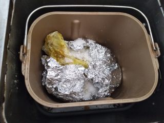 11、盐焗鸡腿（面包机版）,烤好后取出冷凉