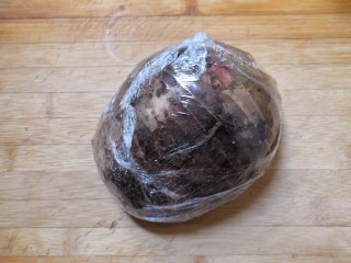 1、烤芋头片,准备芋头小半个。