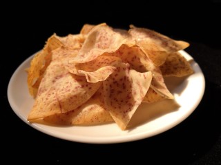 13、烤芋头片,拍着拍着阳光照进来了，是不是感觉芋头片更漂亮了。