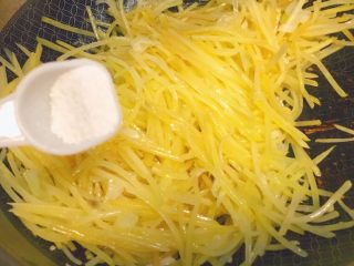 24、春饼卷土豆丝,盐6 g左右