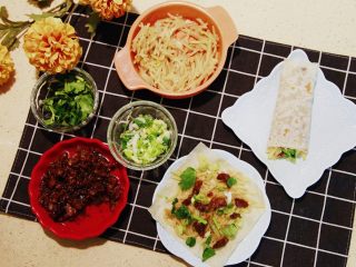 41、春饼卷土豆丝,打春这一天吃，是最应景的。春天来了，佳儿祝福大家，春节快乐，打春快乐，吃饼快乐！！88，下个菜谱见。