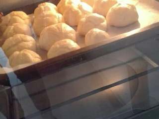 6、泡芙,烤箱预热，200度上下火，中层，烤30分钟