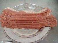 1、金针培根卷,培根提前解冻