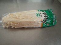 2、金针培根卷,备好金针菇