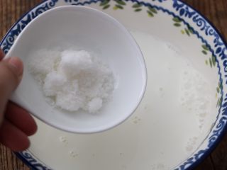 4、脏脏蛋挞,加入白糖