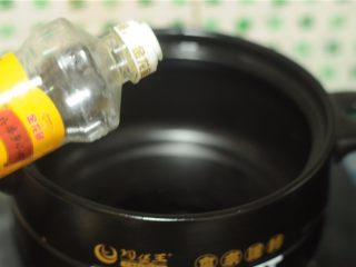 6、干豆角红烧肉,锅里倒油