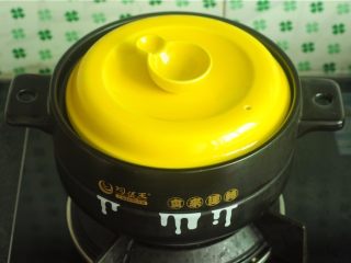 13、干豆角红烧肉,盖上盖子，烧5分钟即可