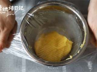 11、今年元宵节换种吃法，一锅萌萌的小猪祝您团团圆圆,7、盖保鲜膜凉后就可以用了。