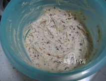 4、蔓越莓曲奇,加入切得细碎的蔓越莓干