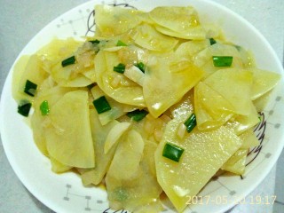 9、酸辣土豆片#食材土豆#,翻炒均匀就可以啦