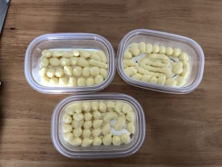 22、口感绝佳的豆乳盒子,再挤入一层豆乳