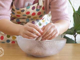 9、自制无添加脆皮肠,再也不用给宝宝买香肠了!,用棉绳进行打结分段