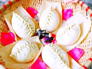 8、茴香酱肉海鲜发面包子#有个故事#,包好的包子