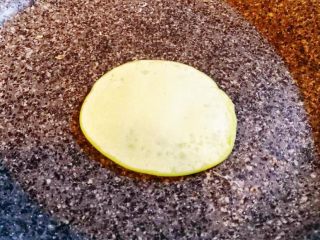 6、抹茶酸奶松饼,煎反面