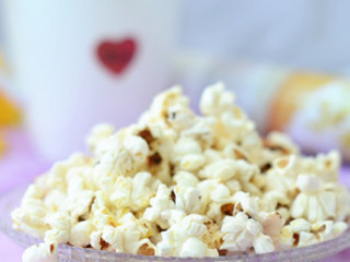 5、微波炉爆米花,尝尝吧