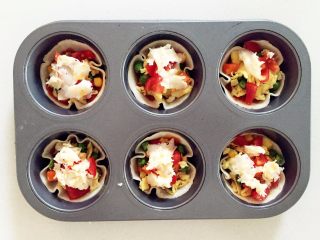 9、迷你小披萨,再撒一层薄薄的芝士