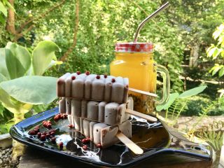 9、红豆沙雪糕,清凉爽口，细腻柔滑，孩子最爱。