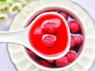 13、酸甜爽口的冰镇杨梅,汤比杨梅好喝。