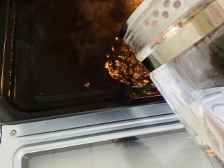 22、古早蛋糕,烤箱提前预热烤盘加入1厘米的开水。