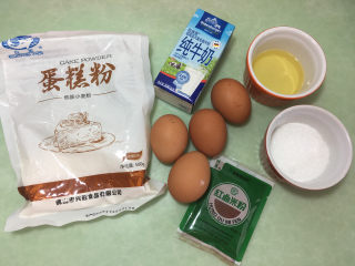 1、形彩绘芒果蛋糕卷,准备材料。